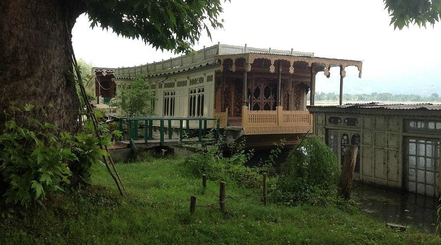 Best Hotels in Srinagar (Dal Lake, Mughal Gardens) Houseboats on Dal Lake