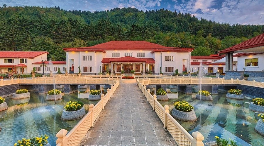 Best Hotels in Srinagar (Dal Lake, Mughal Gardens) The Lalit Grand Palace Srinagar