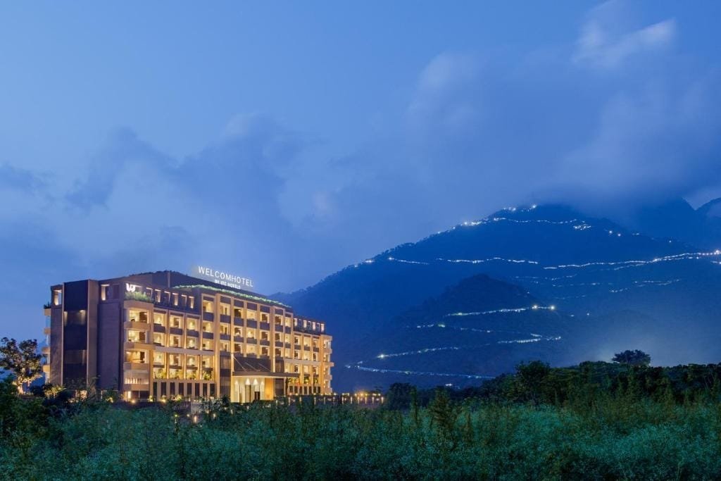 Best Hotels in Srinagar (Dal Lake, Mughal Gardens) Welcome Hotel by ITC Hotels, Boulevard Road